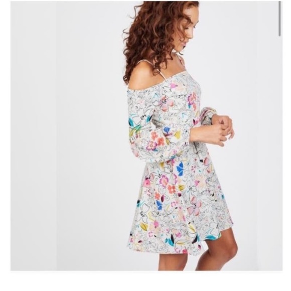 Clover and Sloane Floral Dress - Picture 4 of 8